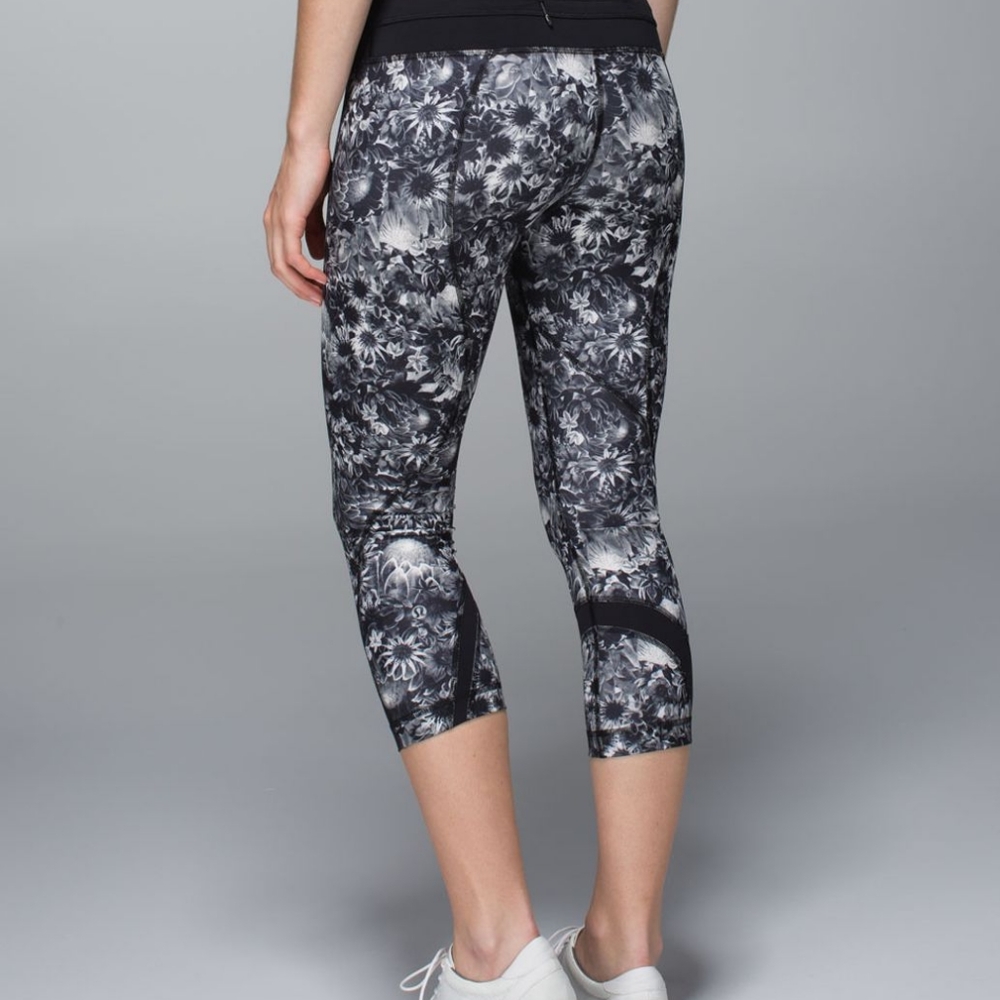 Lululemon Run: Inspire Crop II